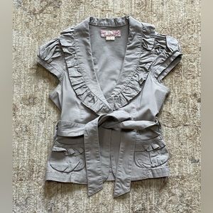 Cute Beige Ruffled Jacket, Side kids L but can be worn as women’s XS. By Jolt.